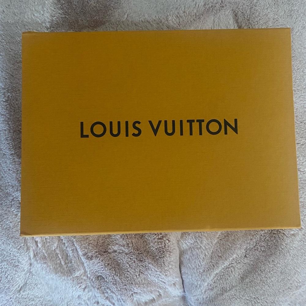 LOUIS VUITTON PINK HAT - Picture 7 of 7